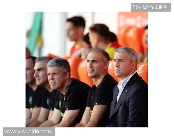 足球明星与女友浪漫航行在海上共享甜蜜时光的故事 足球明星与女友浪漫航行在海上共享甜蜜时光的故事