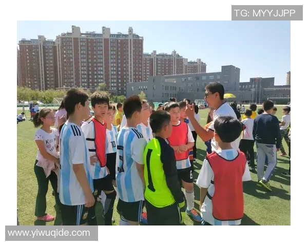 绿茵场上英雄梦足球明星挥洒青春豪情诗 绿茵场上英雄梦足球明星挥洒青春豪情诗