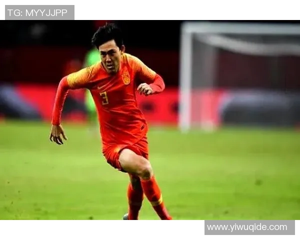 街头偶遇足球明星瞬间记录精彩时刻引发球迷热议